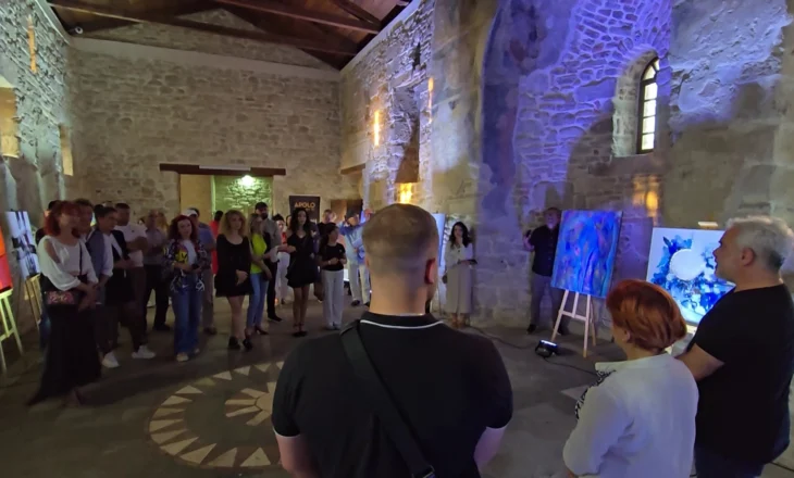 Piktorët mblidhen në Apoloni, artistë nga Shqipëria dhe vendet e Europës prezantojnë krijimet e tyre