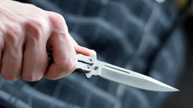 Plagosi me thikë 23-vjeçarin në Tropojë, policia shpall në kërkim autorin