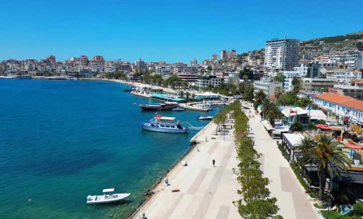Plagosi me thikë një të ri pas aksidentit, shpallet në kërkim 23-vjeçari në Sarandë