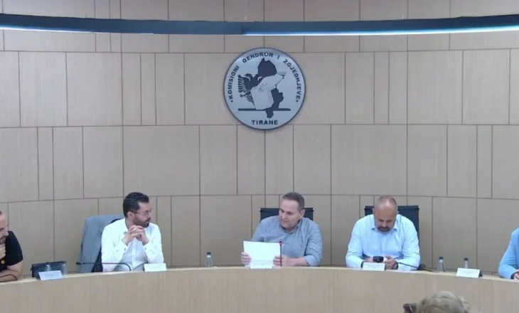 “Po flet nga vendi pa leje, s’jemi në pazar”, Rusmaili përplaset me Logun në KAS, përfaqësuesi i PD: Mos e fik mikrofonin