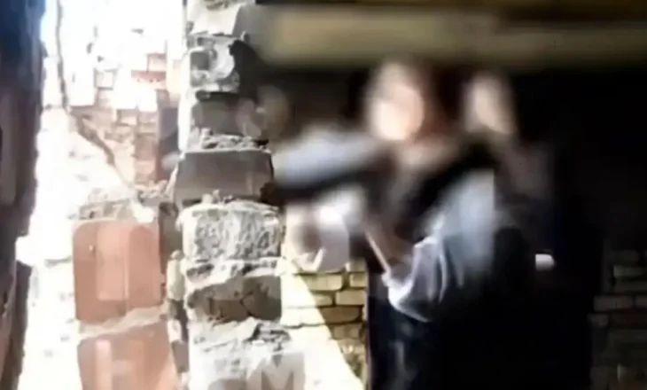 Po shembnin murin në shtëpinë e braktisur, dy vajza të mitura shtypen nga çatia, humbin jetën