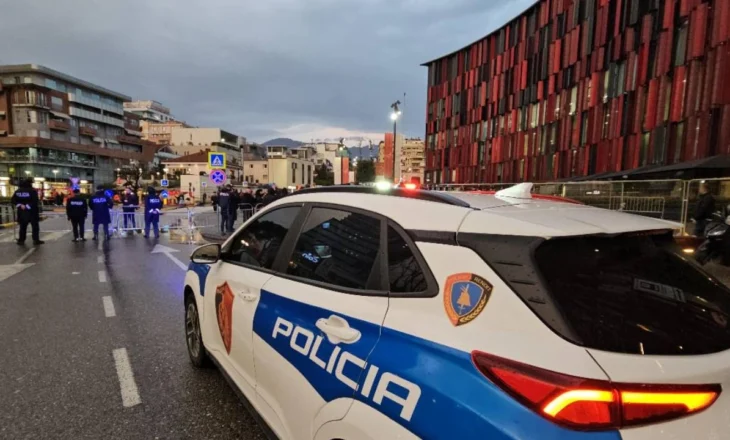 Policia ‘blindon’ edhe hotelin ku po qëndron ekipi serb i futbollit, njofton bllokime dhe masa të reja