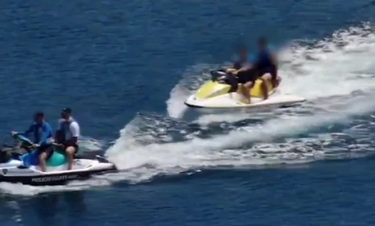 Policia bllokon 41 skafe dhe Jet Ski nga Ksamili në Sarandë – VIDEO