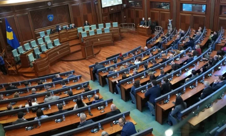 Politikanët “abuzojnë” me vakumin kushtetues për konstituimin e Kuvendit