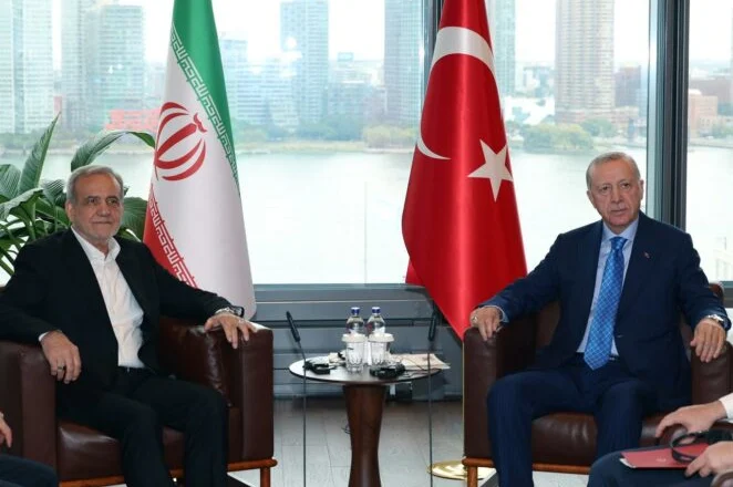 Presidenti i Iranit telefonatë me Erdogan: Nuk dëshirojmë të zgjerojmë konfliktin me Izraelin