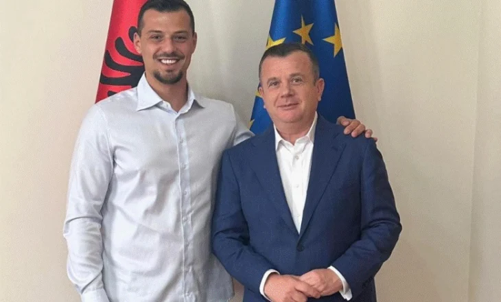 “Presidenti Thaçi është i fortë dhe krenar për epopenë e lavdishme të UÇK”, Balla pret në Tiranë djalin e ish-Presidentit të Kosovës