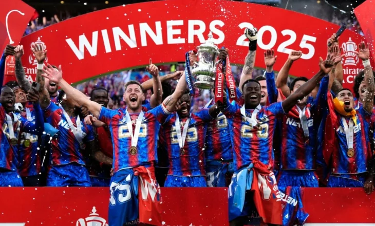 Pronarë me aksione në shumë klube, UEFA mund të përjashtojë Kristal Palace nga Europa League