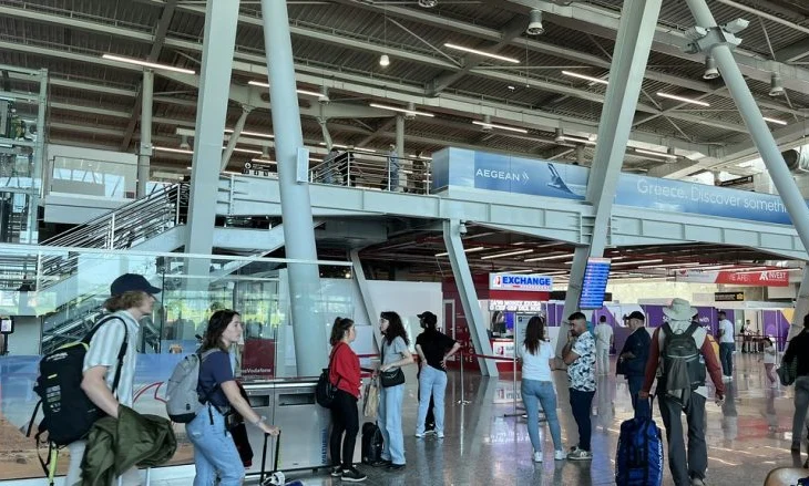 Propozimi i Qeverisë: Vizitorët do deklarojnë vendin ku qëndrojnë në Shqipëri