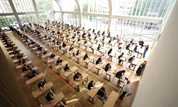Publikimi i testit të maturës/Ministria e Arsimit: Përjashtohet maturanti në Durrës…