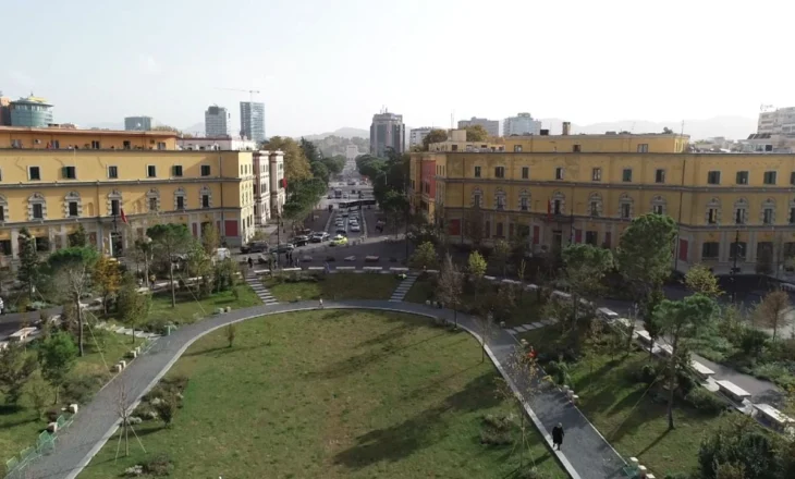 Qeveria miraton programin për punësim në administratë! 600 të rinj trajnim me pagesë, 250 prej tyre do të punësohen