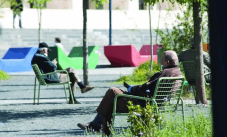 Qeveria premtoi 400 euro për të moshuarit/ Ekspertja e ekonomisë zbulon kur pritet të ndodhë rritja e pensioneve