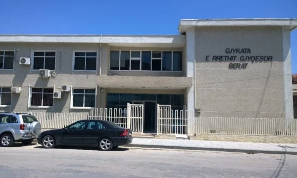Ra nga kati i tretë i një pallati në ndërtim, humb jetën punonjësi 66-vjeçar