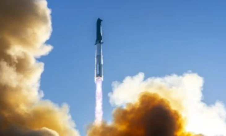 Raketa më e madhe e SpaceX po përgatitet për nisje