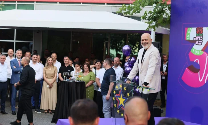Rama ndan fotoalbumin e 34-vjetorit të PS: Fill pas fitores më spektakolare