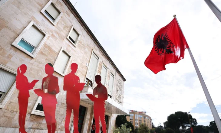 Rama qeveri para shtatorit, ministrat e rinj në detyrë me legjislaturën e vjetër, kryeministri spastrim kabinetit…