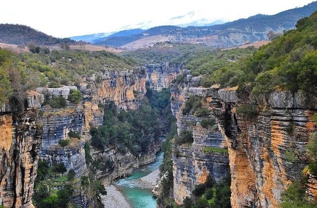 Rama sjell Kanionin e Langaricës, perlën natyrore mes shkëmbinjve dhe ujërave termale