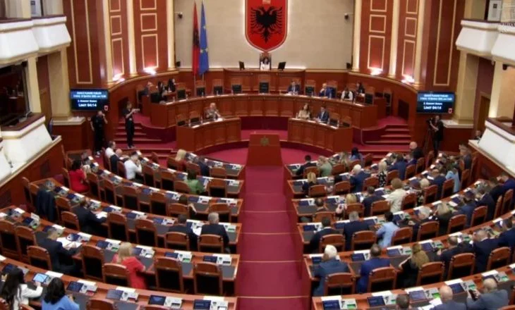 Raportimet shtyhen për shtator/ Dumani ‘do të përballet’ me deputetët e rinj