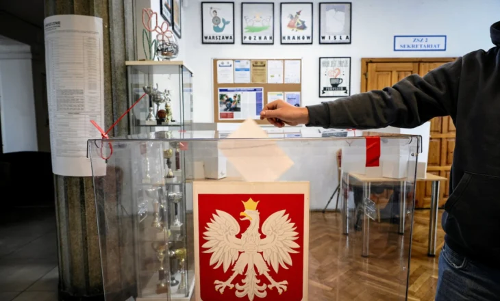 Raundi i dytë i zgjedhjeve presidenciale në Poloni, polakët pritet të zgjedhin mes vizionit pro-BE dhe nacionalizmit konservator