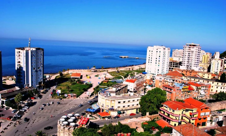 Rikthehet furnizimi me ujë edhe në shumë zona të Durrësit