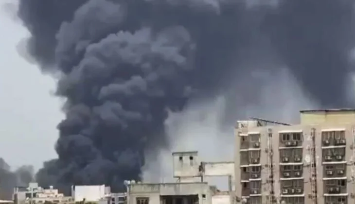 Rrëzohet avioni me 242 pasagjerë në bord pranë aeroportit në Ahmedabad të Indisë