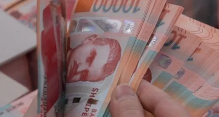 Rritet paga mesatare mujore bruto gjatë 2025-ës, profesionet më të paguara sipas INSTAT