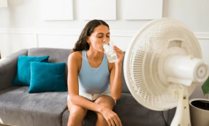 Ruani freskinë në shtëpi gjatë vapës me “Metodën e njeriut të shpellës”