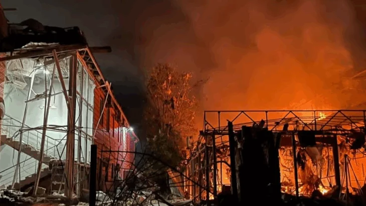 Rusia ia kthen Ukrainës trupat e 1200 të vrarëve, teksa luftimet vazhdojnë