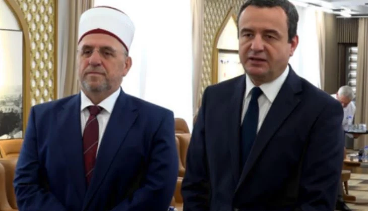 “Sakrifica dhe solidariteti kanë rëndësi për shoqëri më të mirë “/ Kurti vizitë në Bashkësinë Islame të Kosovës