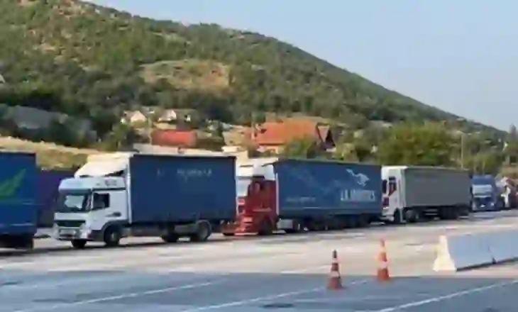 Sezoni turistik, ja kufizimi për qarkullimin e mjeteve të rënda nëpër rrugë