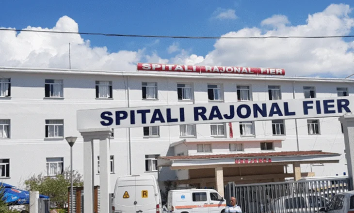 Sherr mes tre personash në Patos, babë e bir dhunojnë me grushte 60-vjeçarin, njëri prej tyre goditet me kaçavidë