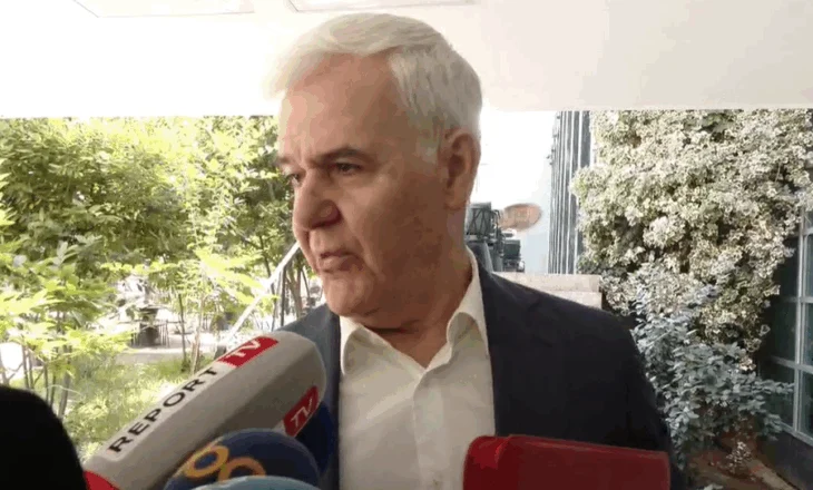 ‘Shkolla e hajdutëve’/ Do u japë mësim atyre që morën më shumë vota se ai, ‘profesor’ Xhafaj tërbohet me gazetarët