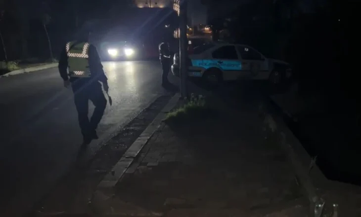 “Shoferi” 15-vjeçar humb kontrollin e mjetit dhe aksidentohet, plagosen edhe dy të mitur që e shoqëronin