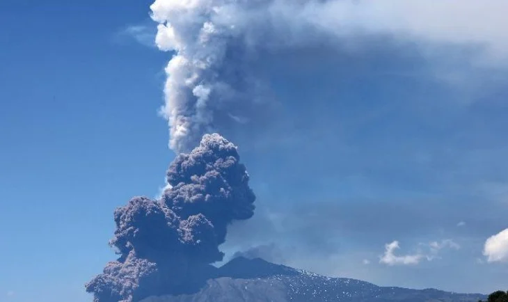 Shpërthen vullkani Etna, retë e tymit arrijnë në disa km lartësi
