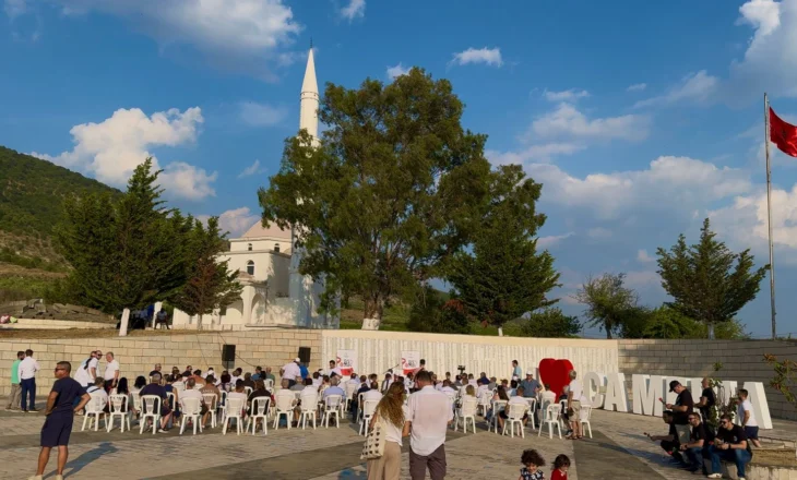 Shpëtim Idrizi dhe PDIU homazhe në Varrezat Monumentale në Kllogjer – VIDEO