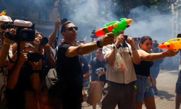 “Shporruni”/ Banorët e Barcelonës rebelohen ndaj turizmit masiv: As kafen nuk e përballojmë dot më!