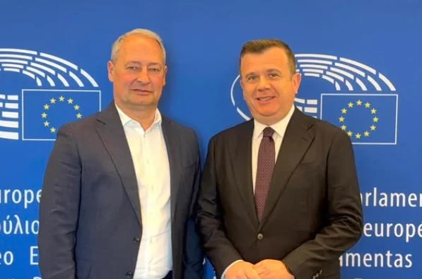 “Shqipëria “favorit kryesor” për anëtarësim në BE”/Balla falenderon raportuesin e PE