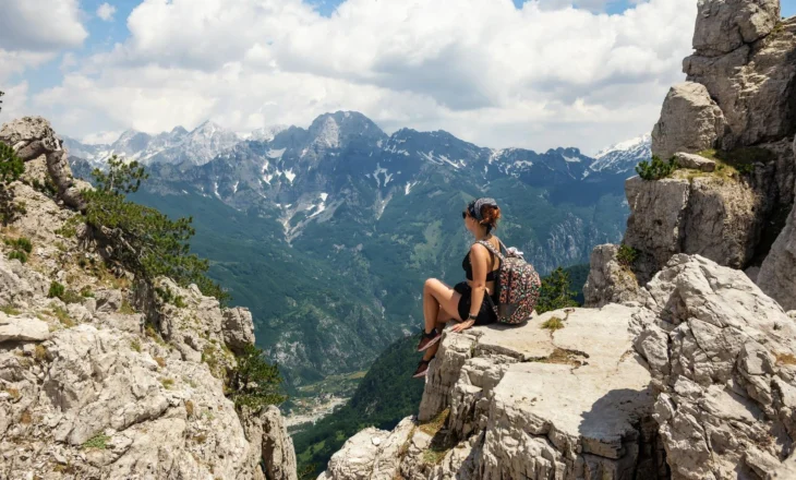 Shqipëria, një nga destinacionet më të mira për udhëtime solo aventuriere në 2025