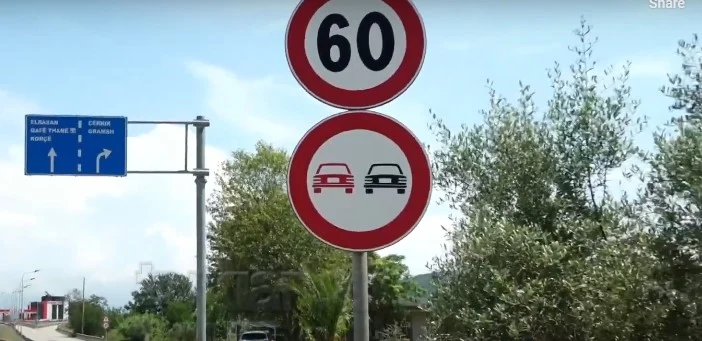 Shteti rrezikon jetën e përdoruesve të makinave, vendosje e gabuar e tabelave