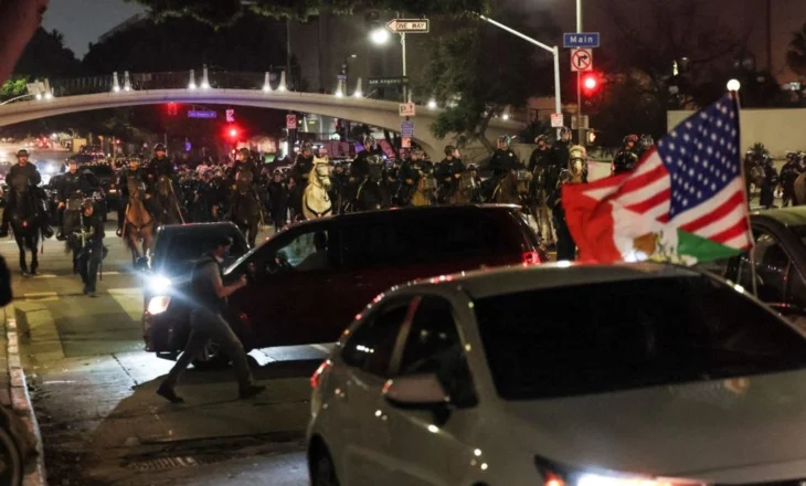 ‘Shtetrrethim’ në qendër të Los Anxhelosit, vazhdojnë protestat kundër dëbimit të emigrantëve