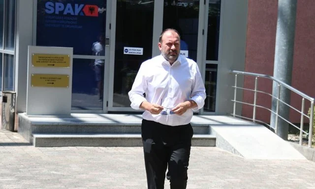 Si mediat manipuluan opinionin publik për marrjen në hetim të një ministri të qeverisë,zëvendësuan Maznikun me Ahmetajn