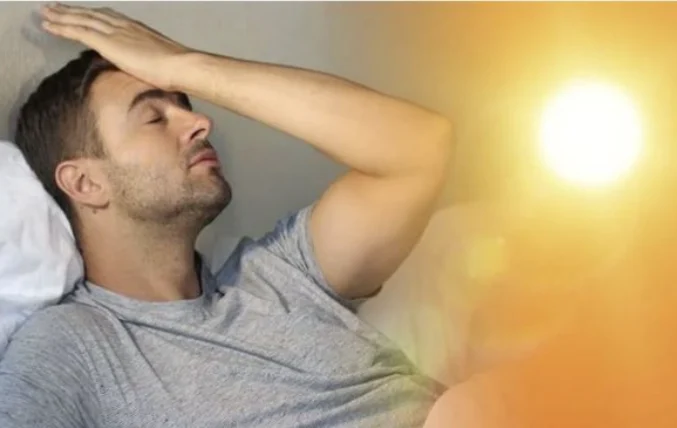 Si ndikojnë temperaturat e larta në fjetje