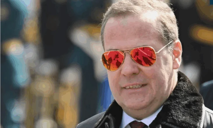Si u pasurua ish-presidenti rus nga lufta, fondacionet e tij kanë grumbulluar rreth 850 milionë dollarë që nga fillimi i pushtimit