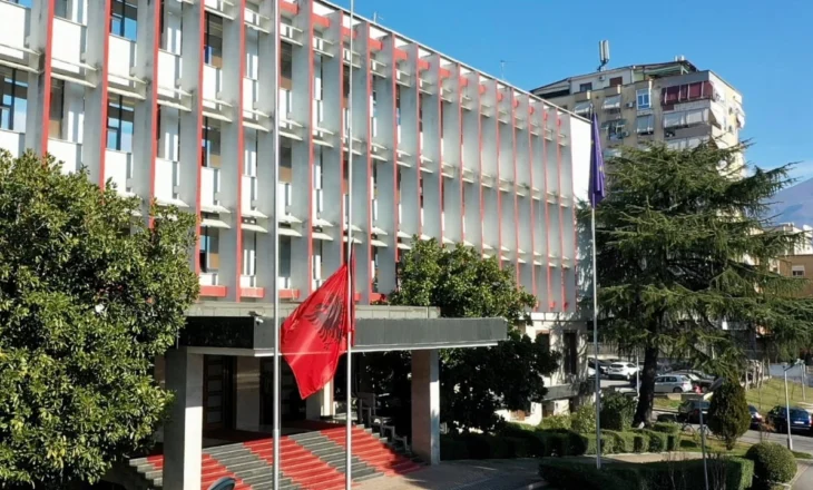 Situata e tensionuar në Lindjen e Mesme, Ministria e Jashtme thirrje shqiptarëve: Tregoni kujdes, qëndroni në kontakt me përfaqësitë tona diplomatike