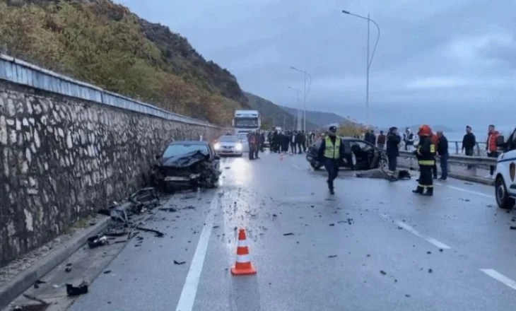 Situatë alarmante në Pogradec/ Përplasje e fortë mes dy makinave, tre pasagjerë mbeten të plagosur