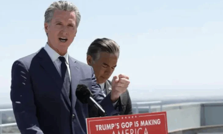‘Sjellje e çmendur’: Newsom sfidon kërcënimin e Hegseth për të mobilizuar Marinsat