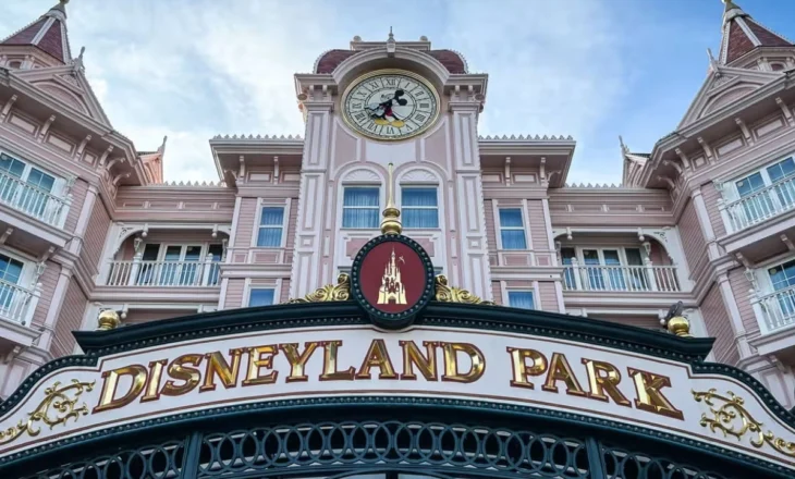 Skandal në Disneyland Paris! Ceremoni martesore e rreme me “nuse” 9-vjeçare, ndërhyn policia