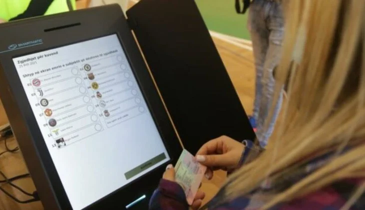 Skandal në zgjedhje/ Zbulohen raste me identitete të dyfishta dhe shenja gjishti të njëjta