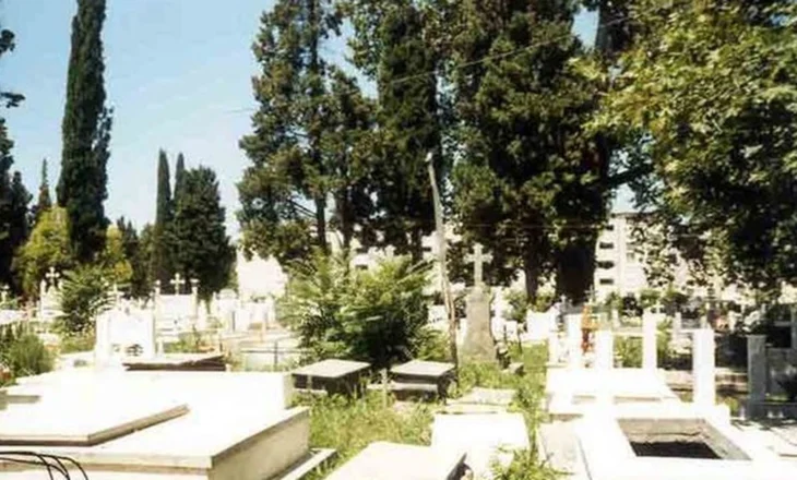 SKANDALI- Arrestohet pronari i agjencisë së shërbimeve funerale në Maliq, vidhte pllakat e mermerit në varreza dhe i shiste