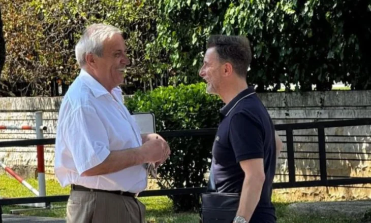 “Socialistë emblematikë!”/ Namik Dokle ndan foton e veçantë në ditëlindjen e PS: Urimet e para i mora nga Ruçi dhe Braçe