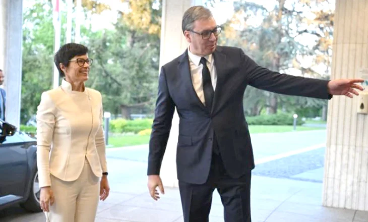 Sorensen “dështon” që në takimin e parë, Vuçiç “prish” raundin e ri të dialogut në Bruksel me sulmet ndaj Marta Kos